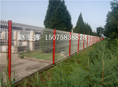 桃型柱護欄網(wǎng)，熔堅固美觀于一身的護欄網(wǎng)產(chǎn)品