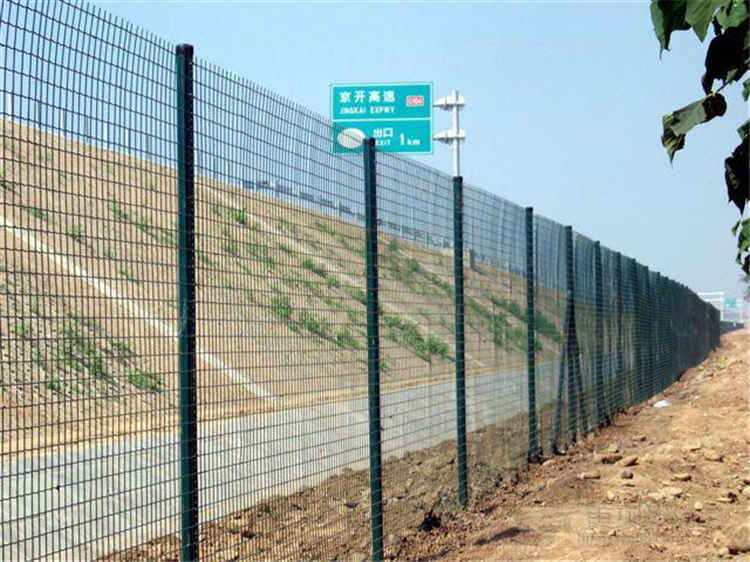 公路護欄網(wǎng)用處及運用規(guī)模